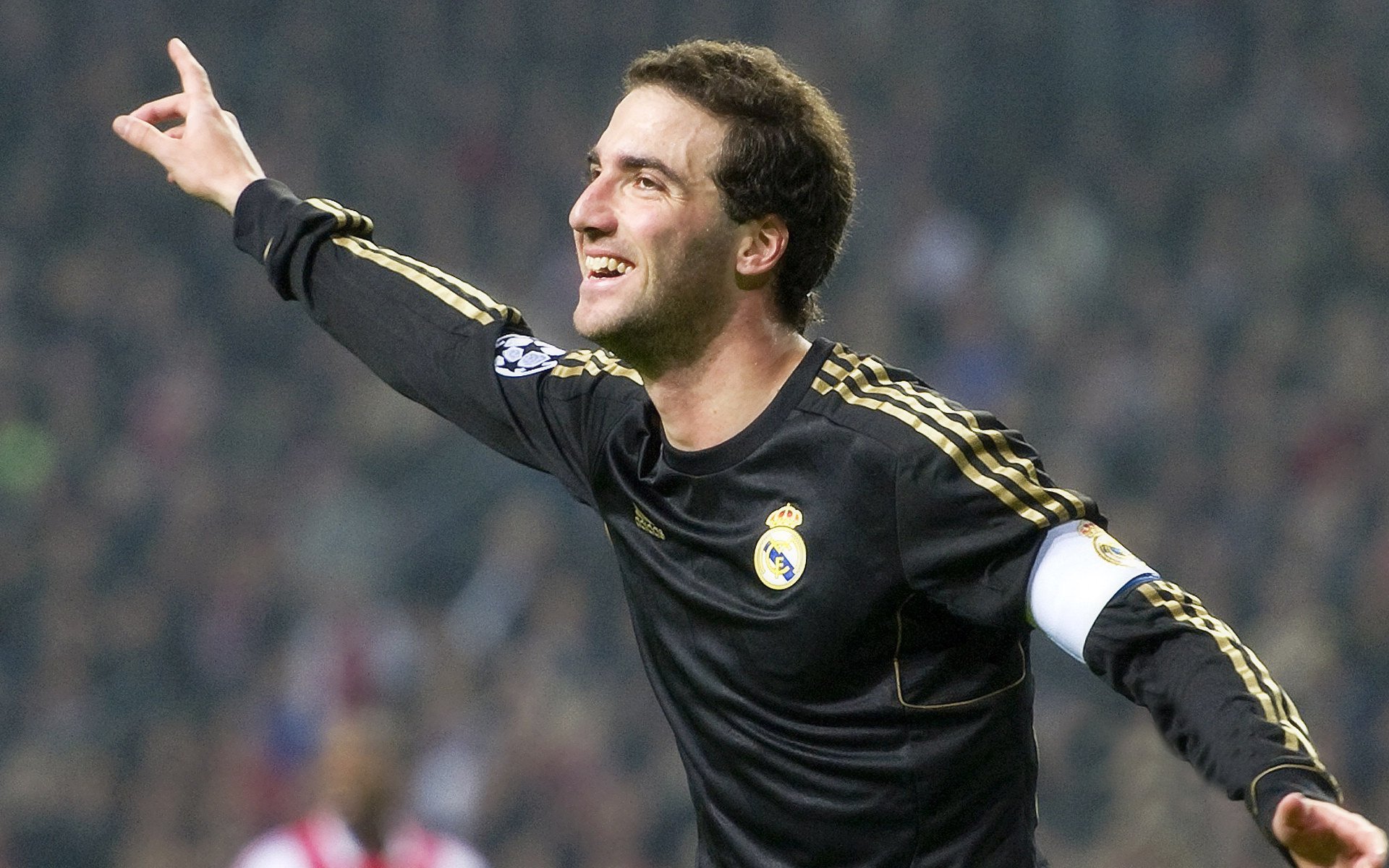 RNG前途光明！，东契奇新星领先优势明显表现突出全场沸腾不已